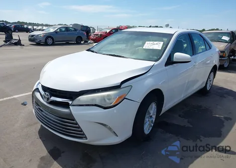 2017 Toyota Camry Le z USA, uszkodzony, nr VIN 4T1BF1FK9HU426081